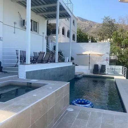 D With Heated Swimming Pool, Jacuzzi, Waterfall, Heating Is Extra Benalmádena