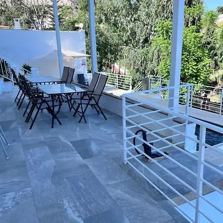 D With Heated Swimming Pool, Jacuzzi, Waterfall, Heating Is Extra Apartment *