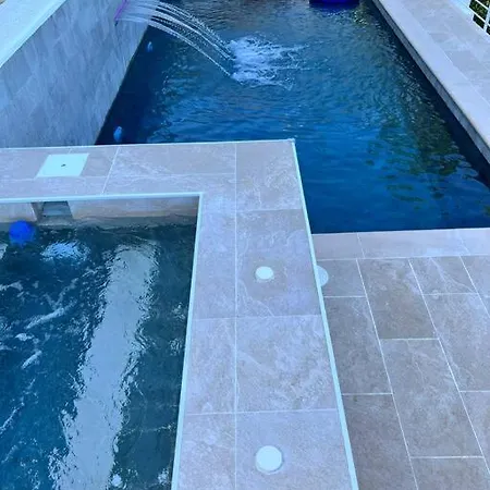 D With Heated Swimming Pool, Jacuzzi, Waterfall, Heating Is Extra Apartment Benalmádena