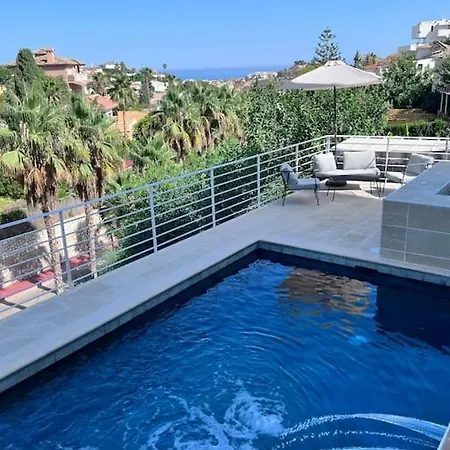 D With Heated Swimming Pool, Jacuzzi, Waterfall, Heating Is Extra Apartment *