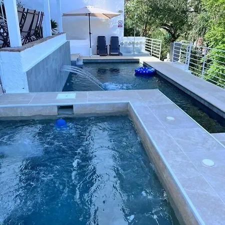 Διαμέρισμα D With Heated Swimming Pool, Jacuzzi, Waterfall, Heating Is Extra *