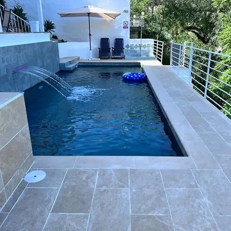D With Heated Swimming Pool, Jacuzzi, Waterfall, Heating Is Extra Benalmádena