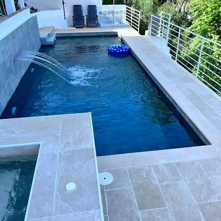 Διαμέρισμα D With Heated Swimming Pool, Jacuzzi, Waterfall, Heating Is Extra