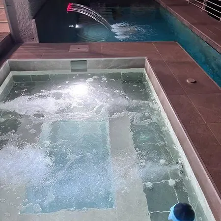 D With Heated Swimming Pool, Jacuzzi, Waterfall, Heating Is Extra Διαμέρισμα