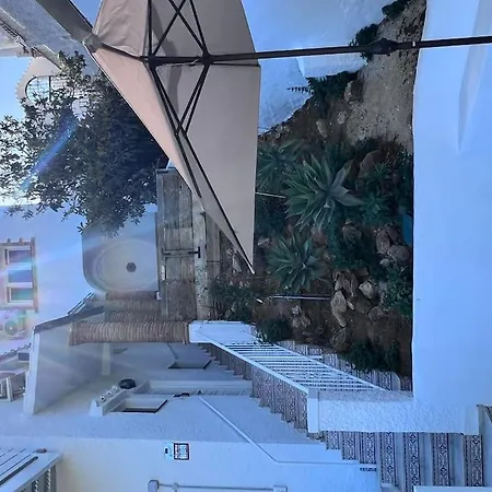 D With Heated Swimming Pool, Jacuzzi, Waterfall, Heating Is Extra *