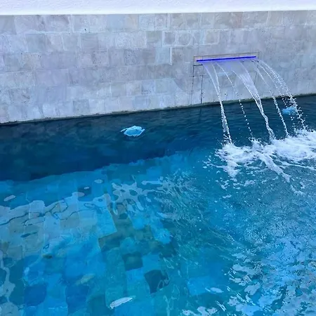 Διαμέρισμα D With Heated Swimming Pool, Jacuzzi, Waterfall, Heating Is Extra Benalmádena