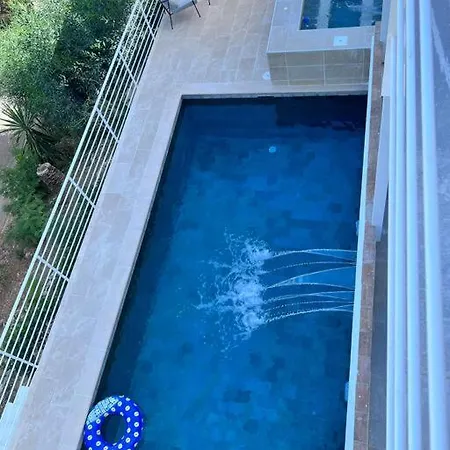D With Heated Swimming Pool, Jacuzzi, Waterfall, Heating Is Extra Διαμέρισμα