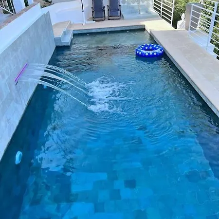 D With Heated Swimming Pool, Jacuzzi, Waterfall, Heating Is Extra Διαμέρισμα *