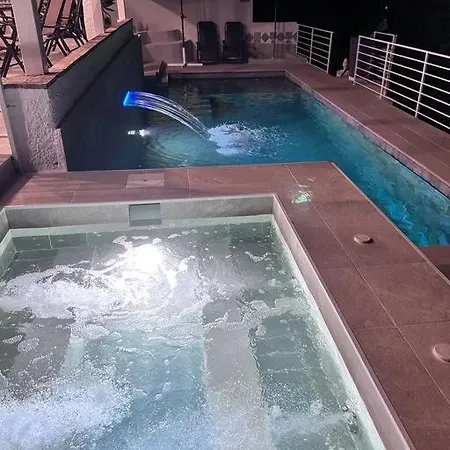 D With Heated Swimming Pool, Jacuzzi, Waterfall, Heating Is Extra Διαμέρισμα
