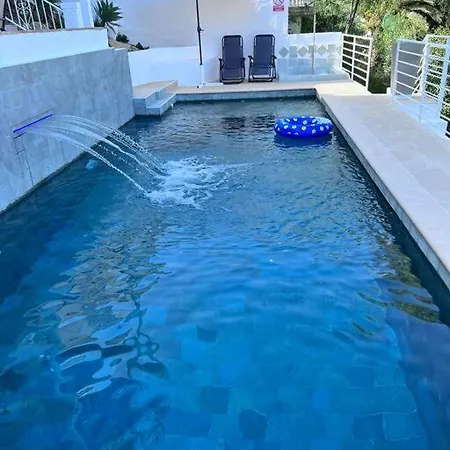 D With Heated Swimming Pool, Jacuzzi, Waterfall, Heating Is Extra Διαμέρισμα
