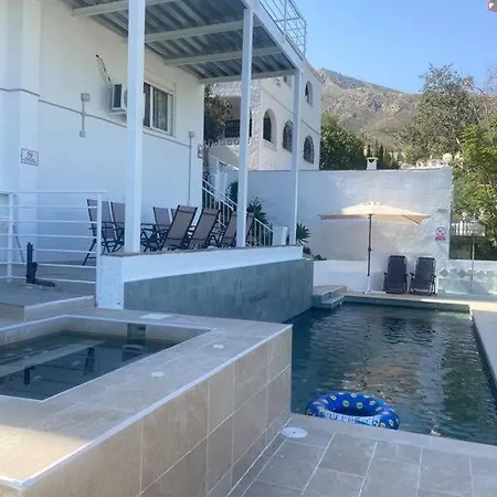 D With Heated Swimming Pool, Jacuzzi, Waterfall, Heating Is Extra Διαμέρισμα *