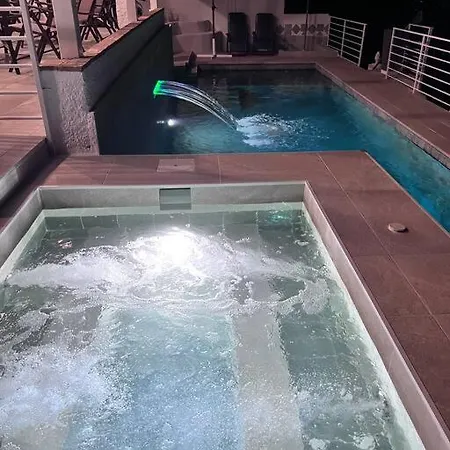 Διαμέρισμα D With Heated Swimming Pool, Jacuzzi, Waterfall, Heating Is Extra